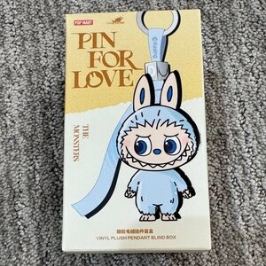Popmart pin for love the monster j
New in box